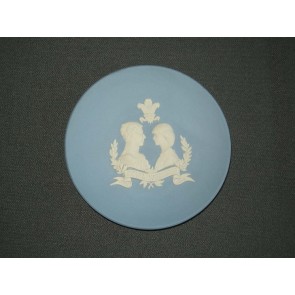 Wedgwood Jasperware blauw 045. bordje O10,5 cm. Royal Wedding July 1981 Prins Charles & Lady Diana