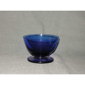 gekleurd glas 6.e coupe, doorsnee 8 cm., donkerblauw