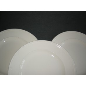 Wedgwood Windsor dinerborden glad met parelrand grotere vlekjes