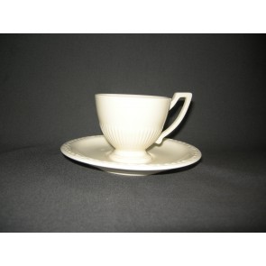 Royal Creamware Recamier effen koffiekop & schotel laag