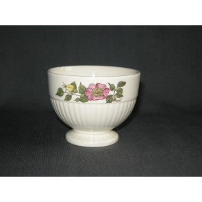 Wedgwood Briar Rose kom O8 cm. met vlekje