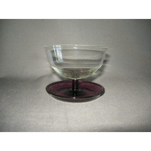 Kristalunie Maastricht paars been Logos coupe op schaaltje O9,2 cm.