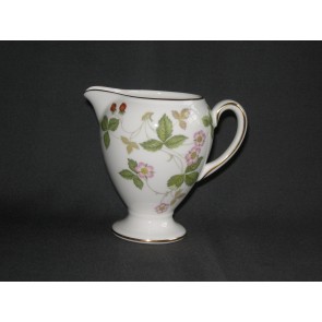 Wedgwood Wild Strawberry melkkannetje