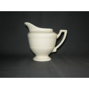 Royal Creamware Recamier melkkannetje