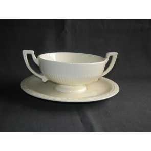 Royal Creamware Recamier soepkop & schotel met beschadiging standring