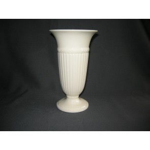 Wedgwood Edme plain vaas hoogte 22 cm.