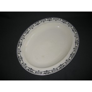 Wedgwood Moustiers vleesschaal 37 x 29,5 cm. met gebruikerssporen